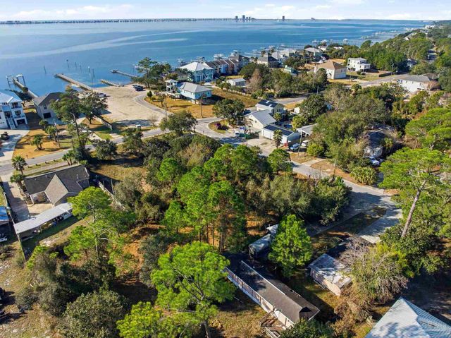 1032 Shady Pine Dr, Gulf Breeze, FL 32563