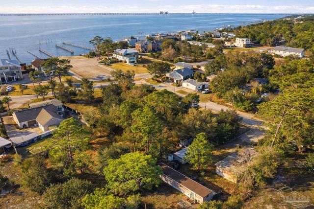 1032 Shady Pine Dr, Gulf Breeze, FL 32563