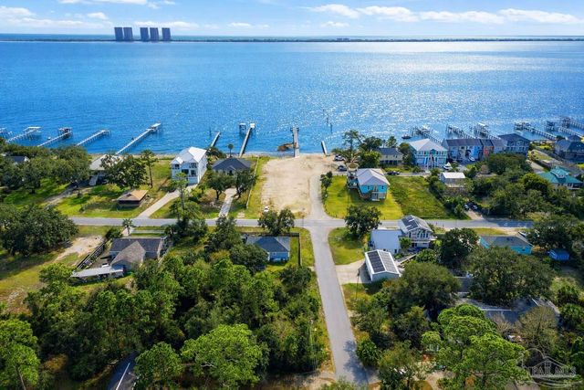 1032 Shady Pine Dr, Gulf Breeze, FL 32563