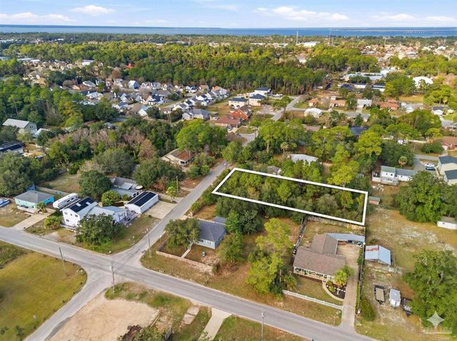 1032 Shady Pine Dr, Gulf Breeze, FL 32563