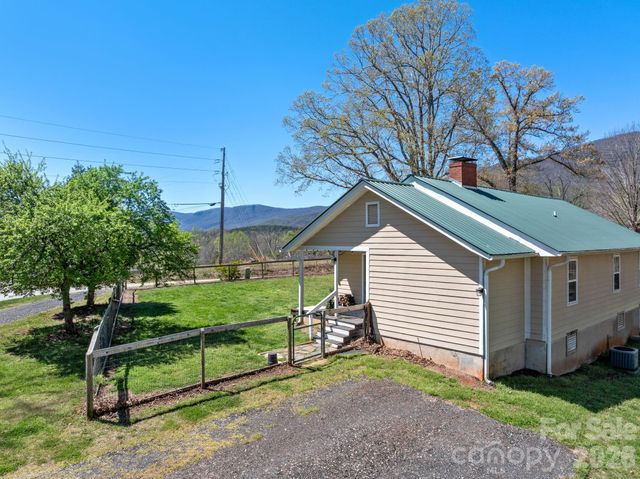 1434 Lake Adger Road, Mill Spring, NC 28756
