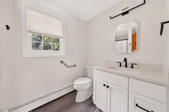 32 Slades Farm Ln, Dartmouth, MA 02748