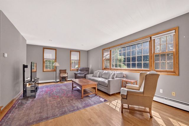 32 Slades Farm Ln, Dartmouth, MA 02748
