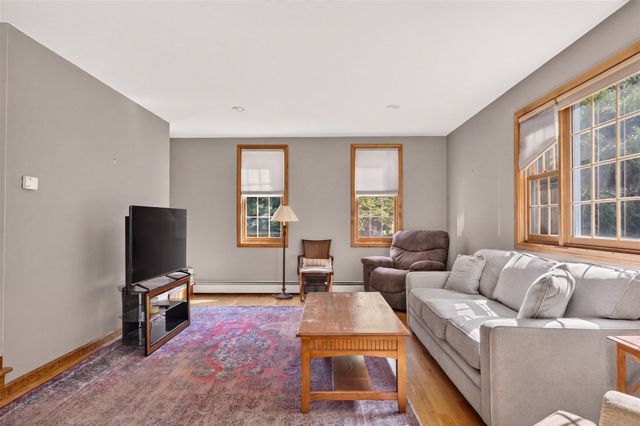 32 Slades Farm Ln, Dartmouth, MA 02748