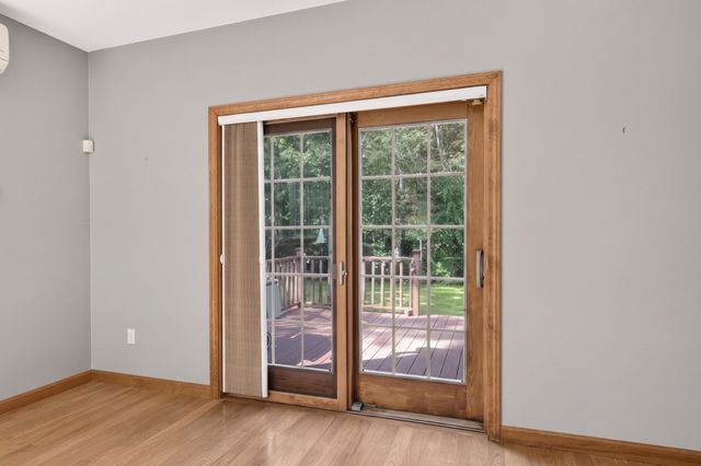 32 Slades Farm Ln, Dartmouth, MA 02748