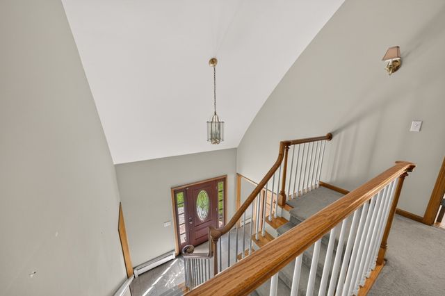 32 Slades Farm Ln, Dartmouth, MA 02748