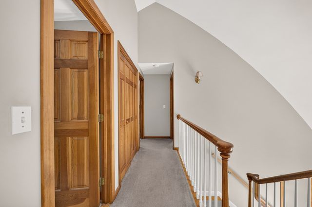 32 Slades Farm Ln, Dartmouth, MA 02748