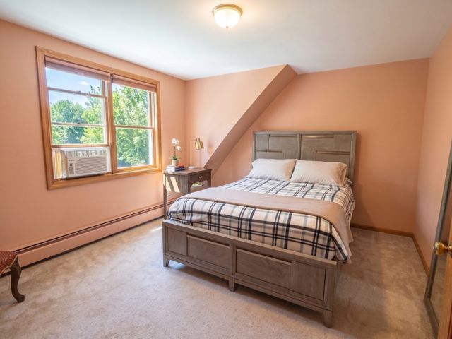 32 Slades Farm Ln, Dartmouth, MA 02748