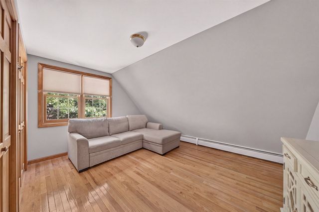 32 Slades Farm Ln, Dartmouth, MA 02748