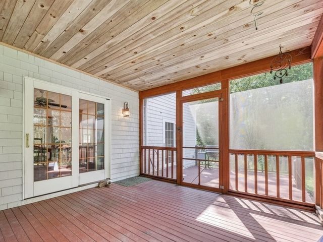 32 Slades Farm Ln, Dartmouth, MA 02748