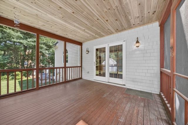 32 Slades Farm Ln, Dartmouth, MA 02748
