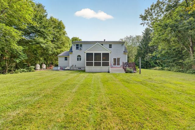 32 Slades Farm Ln, Dartmouth, MA 02748