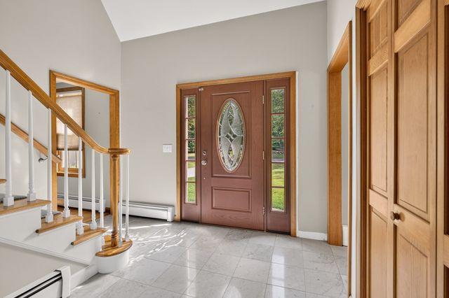 32 Slades Farm Ln, Dartmouth, MA 02748