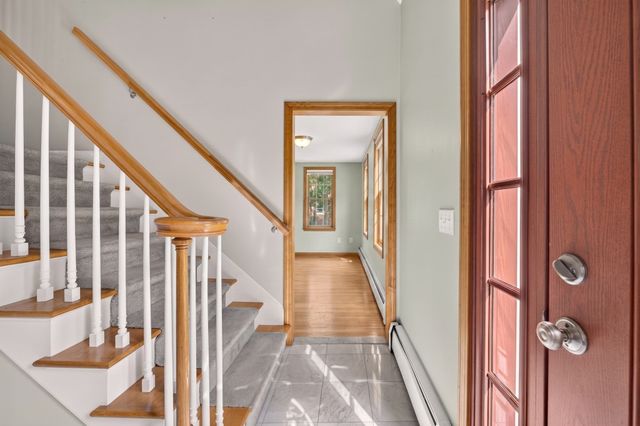 32 Slades Farm Ln, Dartmouth, MA 02748