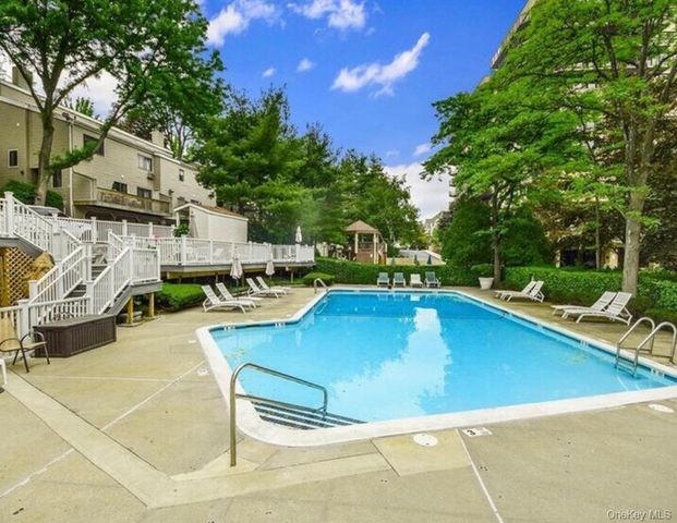 28 Hillside Terrace F, White Plains, NY 10601