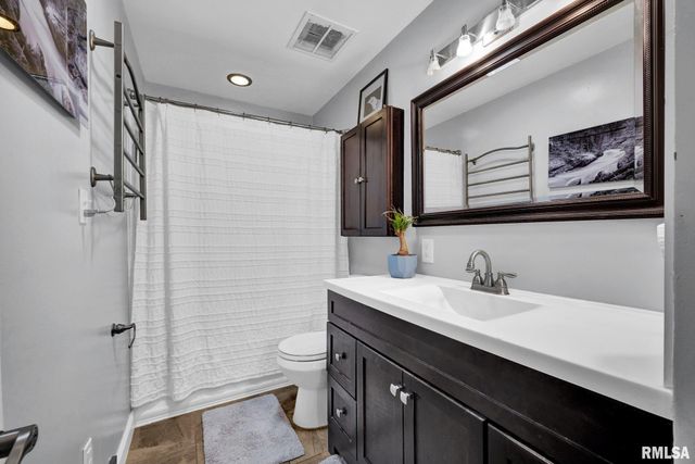 1806 W GLEN Avenue, Peoria, IL 61614