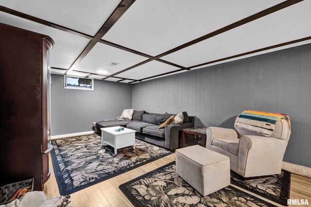 1806 W GLEN Avenue, Peoria, IL 61614