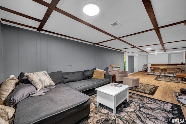 1806 W GLEN Avenue, Peoria, IL 61614