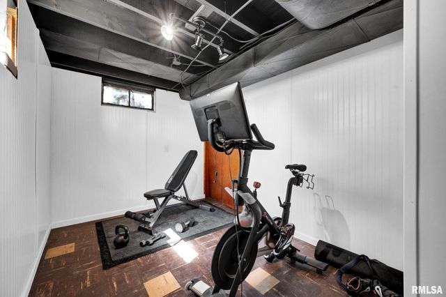 1806 W GLEN Avenue, Peoria, IL 61614