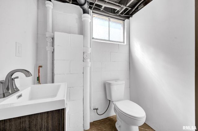 1806 W GLEN Avenue, Peoria, IL 61614