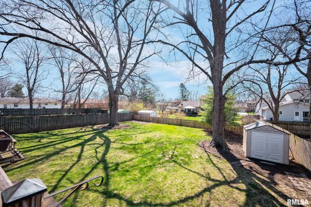 1806 W GLEN Avenue, Peoria, IL 61614