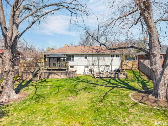 1806 W GLEN Avenue, Peoria, IL 61614