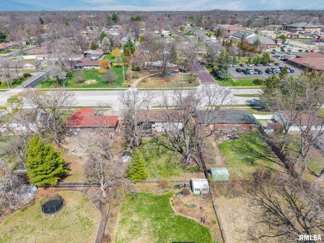 1806 W GLEN Avenue, Peoria, IL 61614