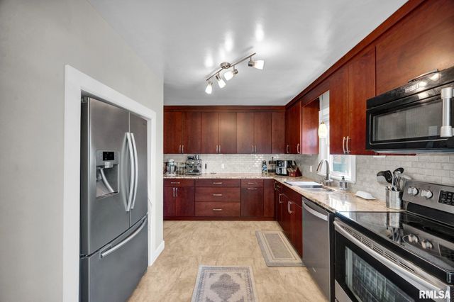 1806 W GLEN Avenue, Peoria, IL 61614