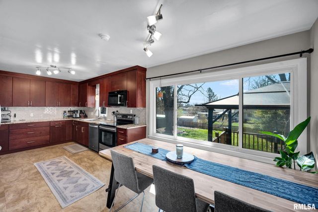 1806 W GLEN Avenue, Peoria, IL 61614