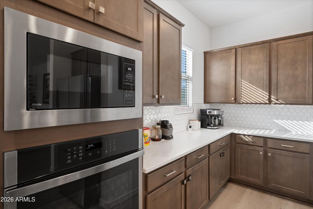 Image 11 of property listing at 12393 W Trumbull Road, Avondale, AZ 85323