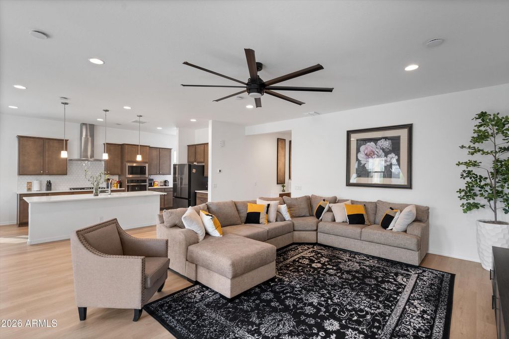 Image 13 of property listing at 12393 W Trumbull Road, Avondale, AZ 85323