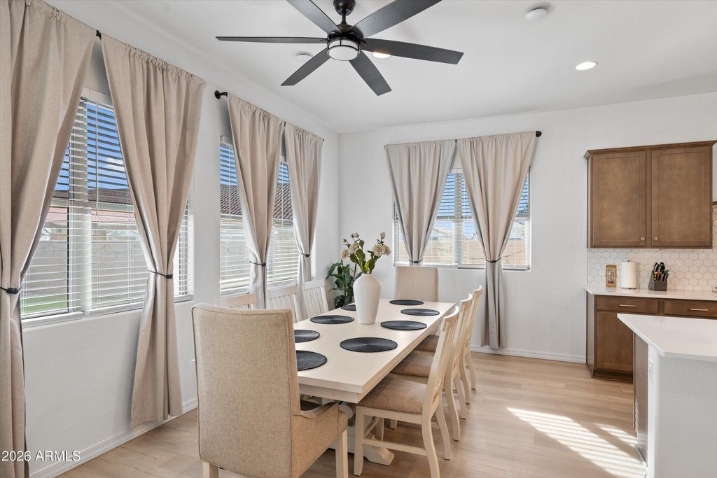 Image 17 of property listing at 12393 W Trumbull Road, Avondale, AZ 85323