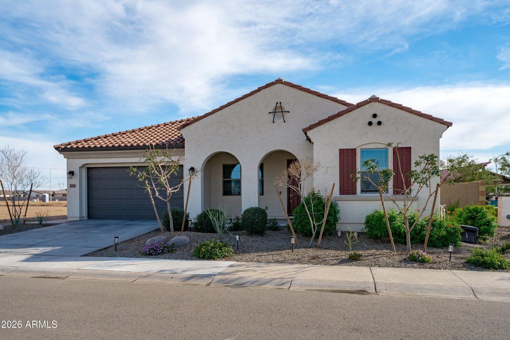 Image 2 of property listing at 12393 W Trumbull Road, Avondale, AZ 85323