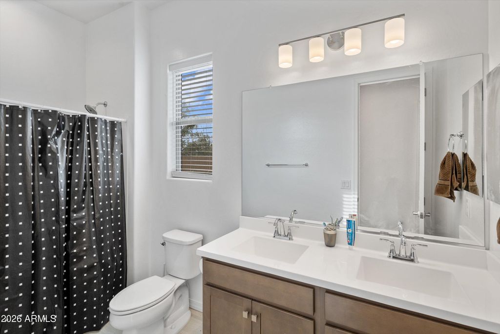 Image 26 of property listing at 12393 W Trumbull Road, Avondale, AZ 85323