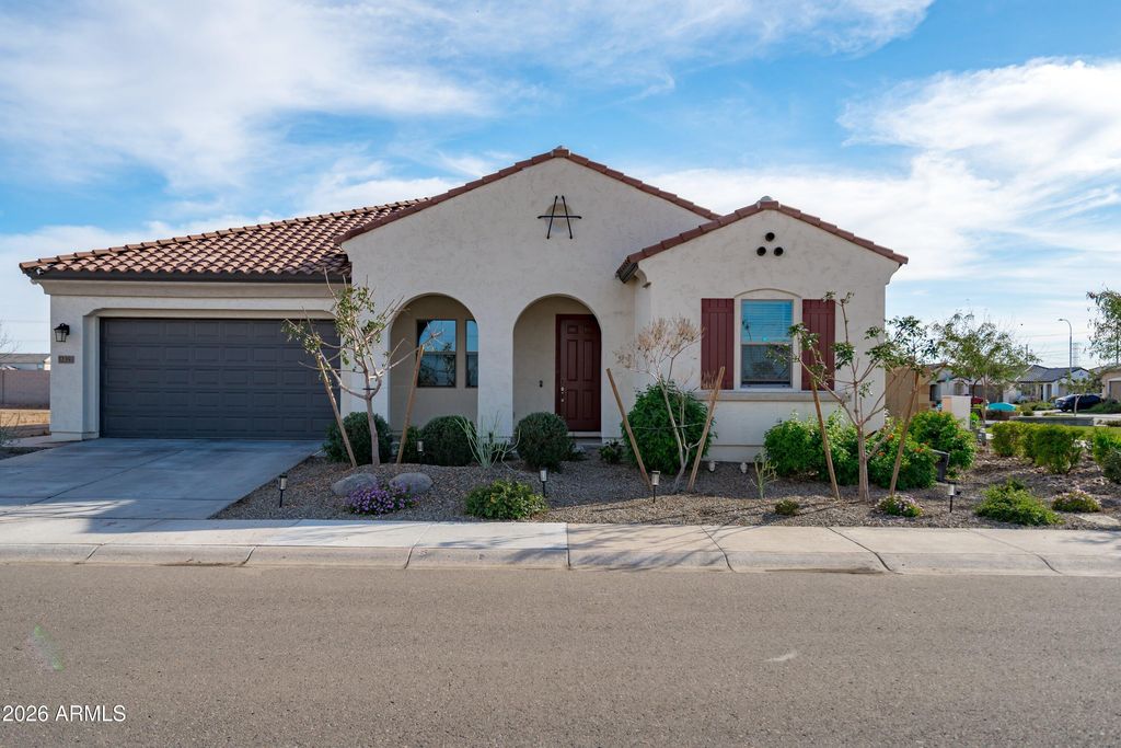 Image 3 of property listing at 12393 W Trumbull Road, Avondale, AZ 85323