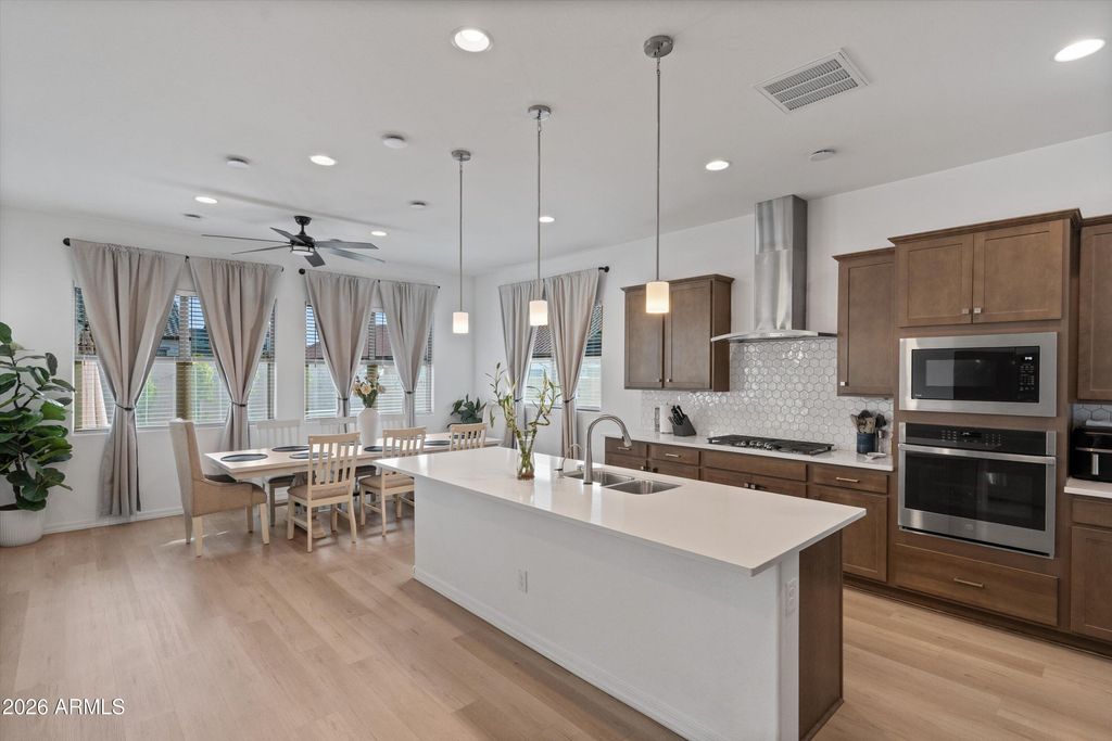 Image 4 of property listing at 12393 W Trumbull Road, Avondale, AZ 85323