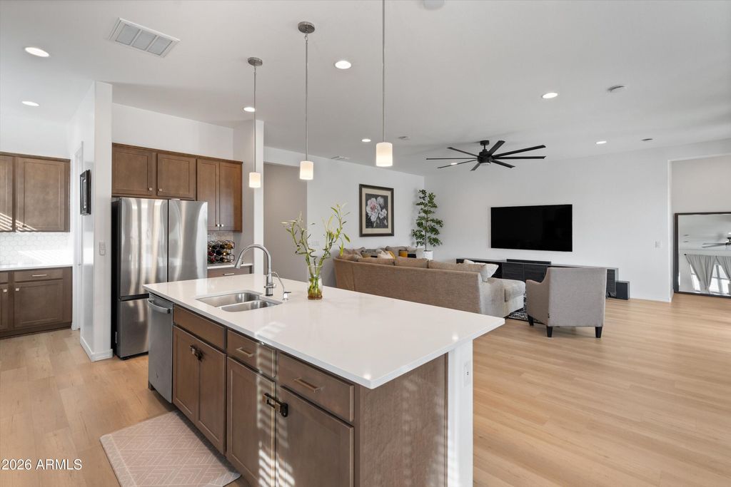 Image 8 of property listing at 12393 W Trumbull Road, Avondale, AZ 85323