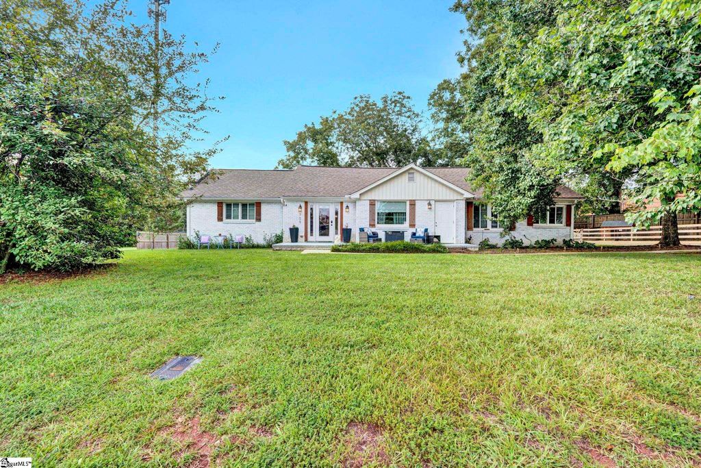 709 Old Rutherford Road, Taylors, SC 29687