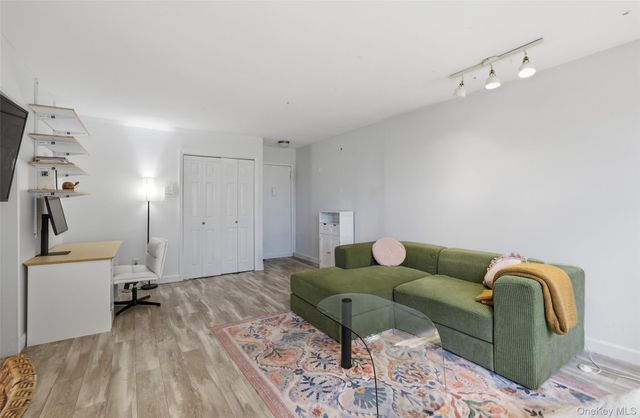 324 Post Avenue 12L, Westbury, NY 11590
