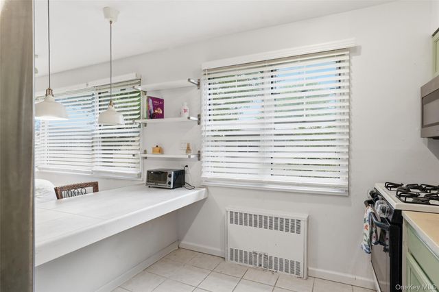 324 Post Avenue 12L, Westbury, NY 11590