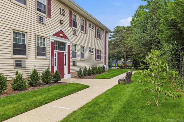 324 Post Avenue 12L, Westbury, NY 11590
