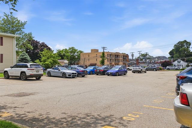 324 Post Avenue 12L, Westbury, NY 11590