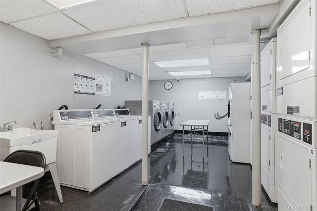 324 Post Avenue 12L, Westbury, NY 11590