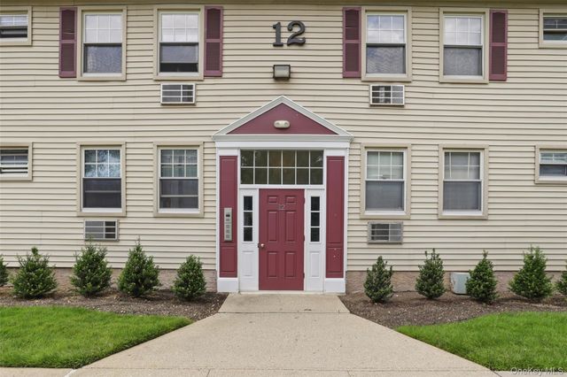 324 Post Avenue 12L, Westbury, NY 11590
