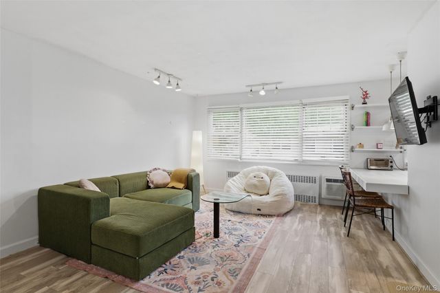 324 Post Avenue 12L, Westbury, NY 11590