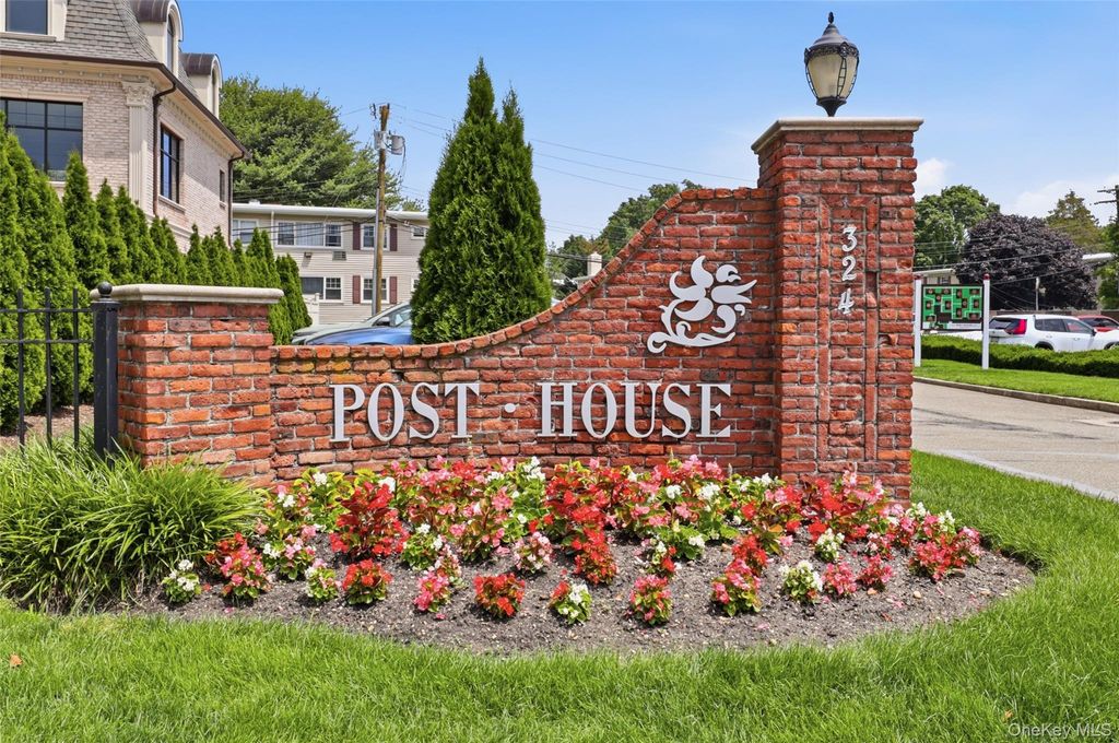 324 Post Avenue 12L, Westbury, NY 11590