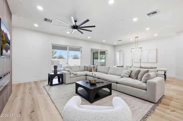 950 E KAIBAB Place, Chandler, AZ 85249