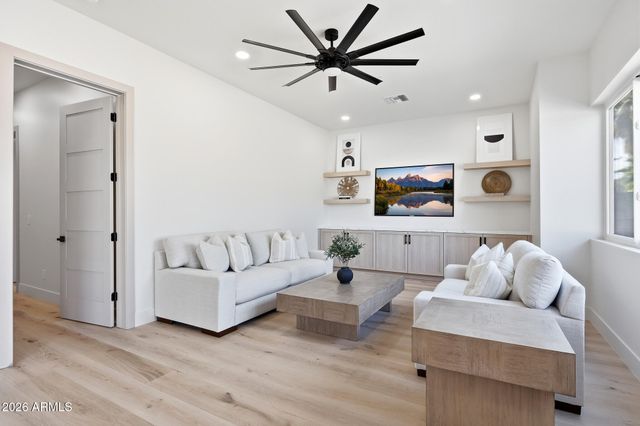 950 E KAIBAB Place, Chandler, AZ 85249