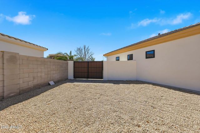 950 E KAIBAB Place, Chandler, AZ 85249