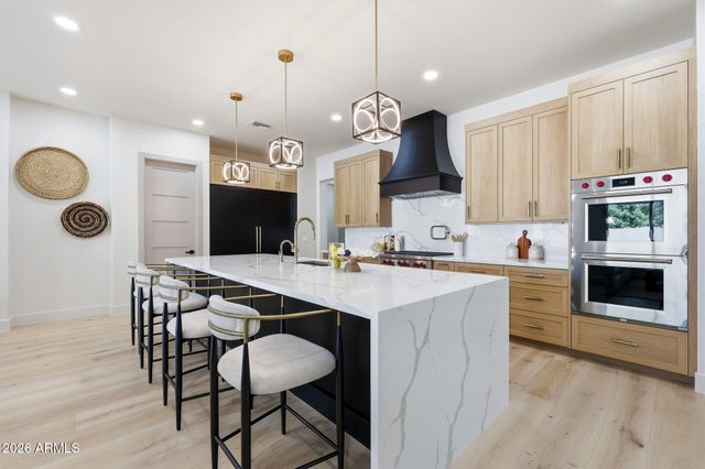 950 E KAIBAB Place, Chandler, AZ 85249